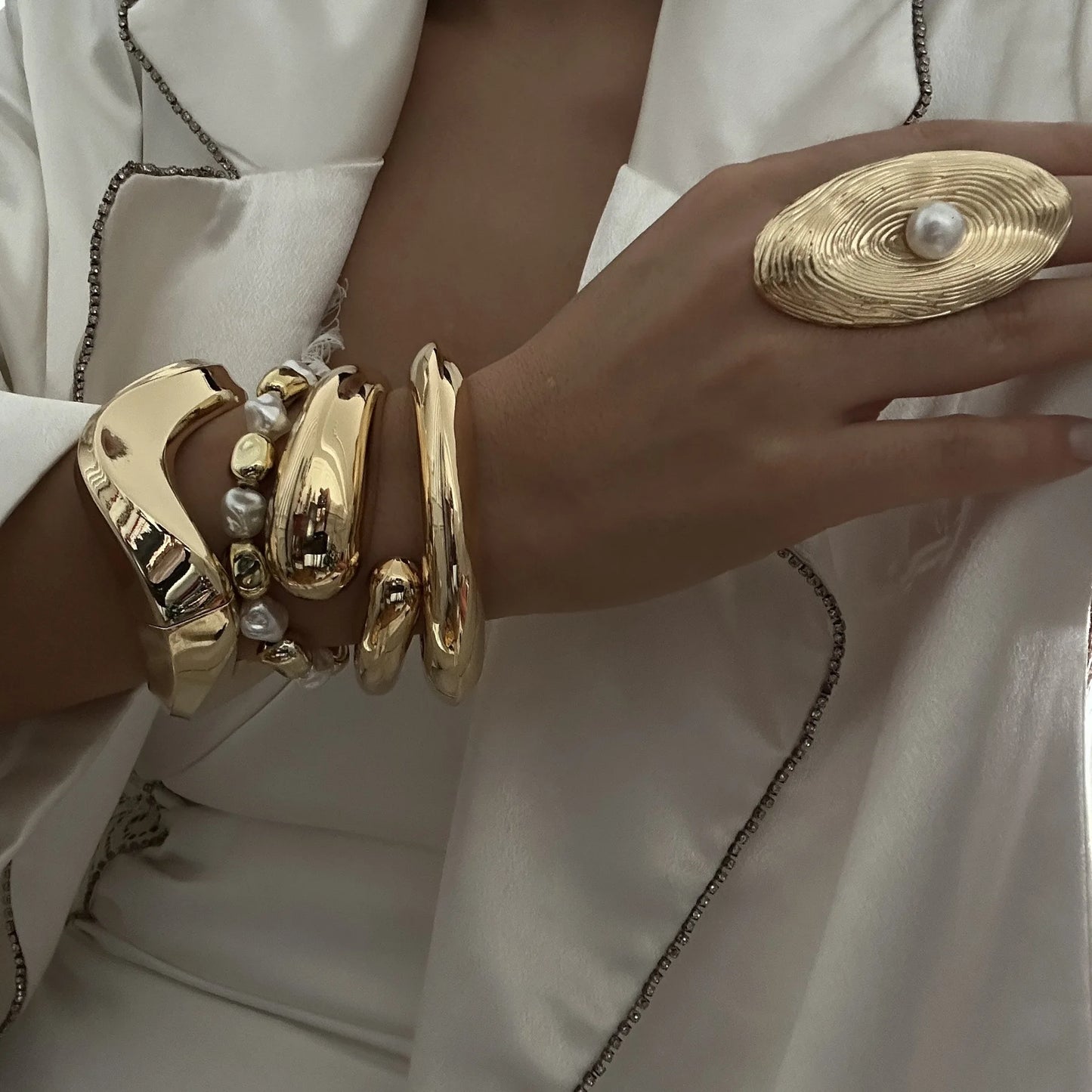Vintage Metal Wave Twist Smooth Irregular Bracelet for Women Exaggerated Geometric Chunky Cuff Bangle Hip Hop Punk Jewelry