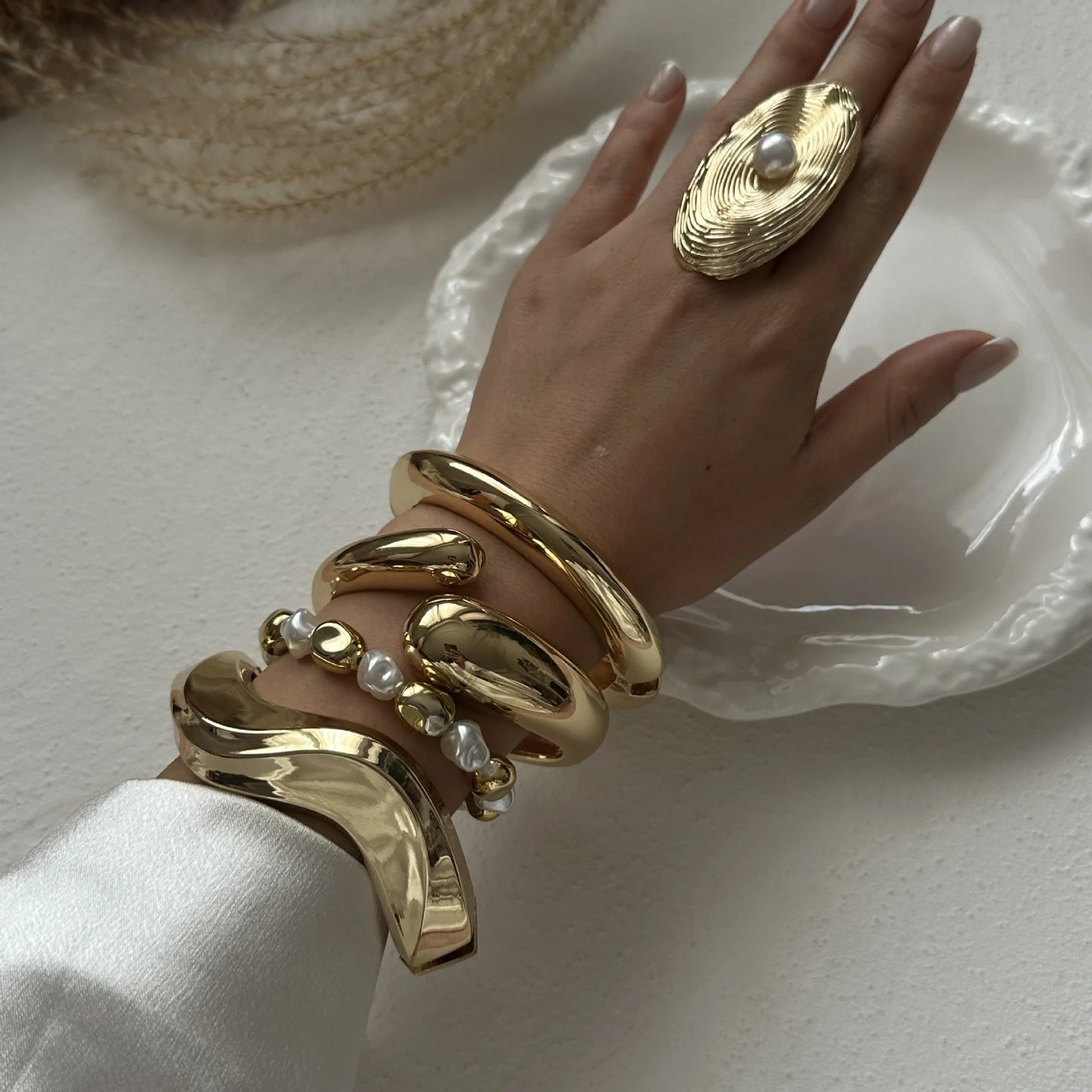 Vintage Metal Wave Twist Smooth Irregular Bracelet for Women Exaggerated Geometric Chunky Cuff Bangle Hip Hop Punk Jewelry