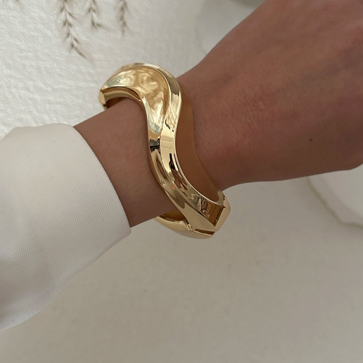 Vintage Metal Wave Twist Smooth Irregular Bracelet for Women Exaggerated Geometric Chunky Cuff Bangle Hip Hop Punk Jewelry