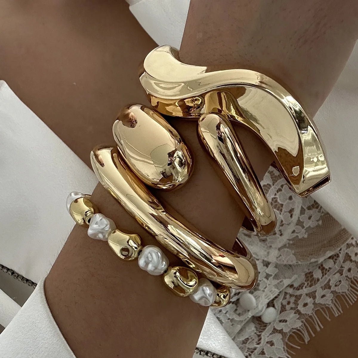 Vintage Metal Wave Twist Smooth Irregular Bracelet for Women Exaggerated Geometric Chunky Cuff Bangle Hip Hop Punk Jewelry